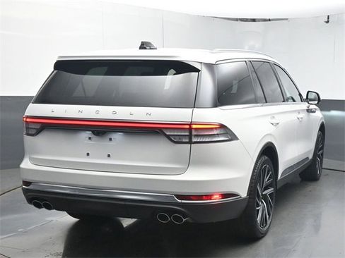 Used 2025 Lincoln Aviator Reserve w/ Equipment Group 201A image 7