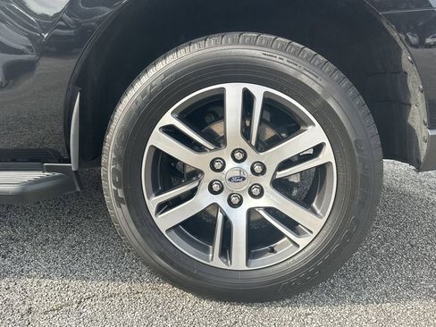 Used 2024 Ford Expedition Limited image 21