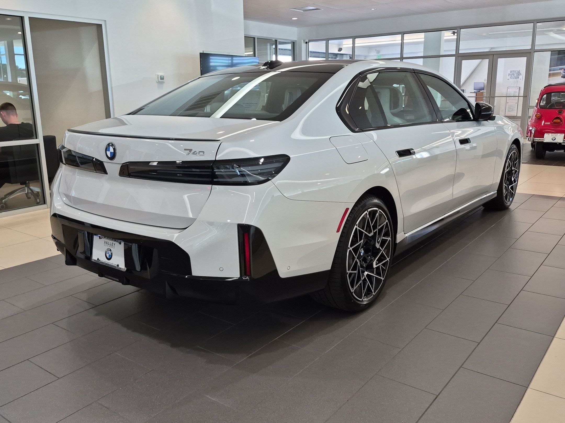 New 2027 BMW 740i w/ Executive Package RWD image 2