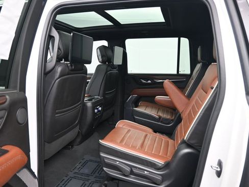 Used 2023 GMC Yukon XL Denali Ultimate AWD/4WD image 27
