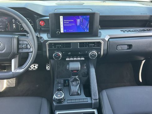 Used 2025 Toyota Tacoma TRD Sport AWD/4WD image 16