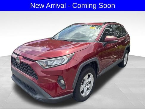 Used 2019 Toyota RAV4 XLE FWD image 2