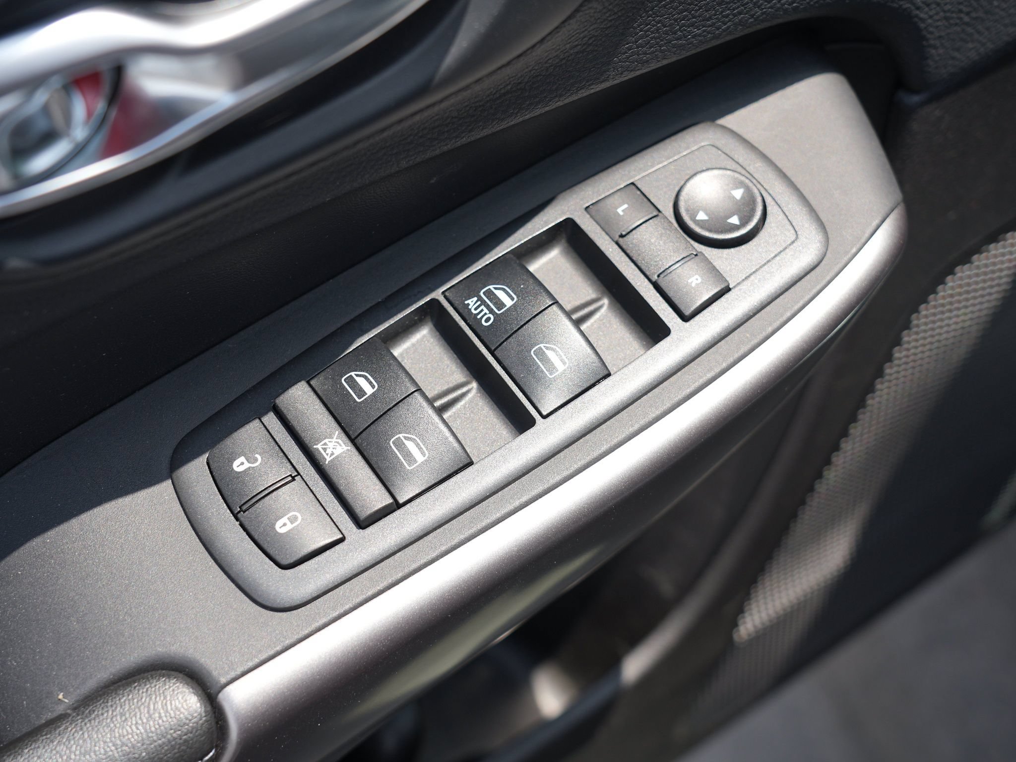 Used 2019 Jeep Cherokee Latitude w/ Popular Appearance Group AWD/4WD image 17