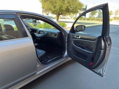 Used 2012 Hyundai Genesis 5.0 RWD image 38