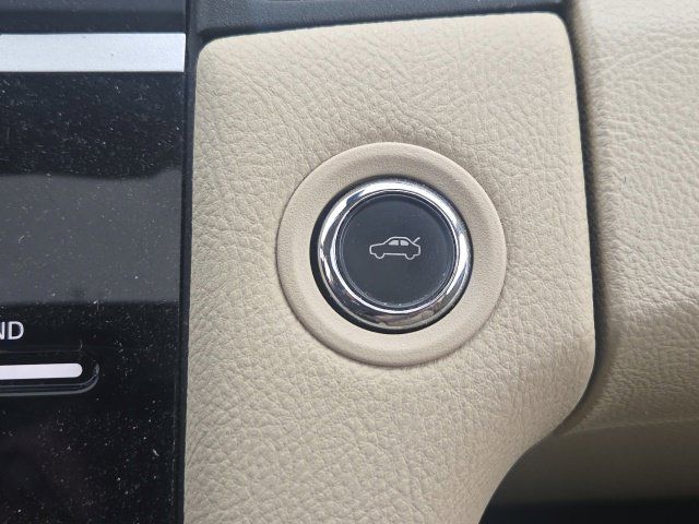 Used 2018 Ford Taurus Limited FWD image 31