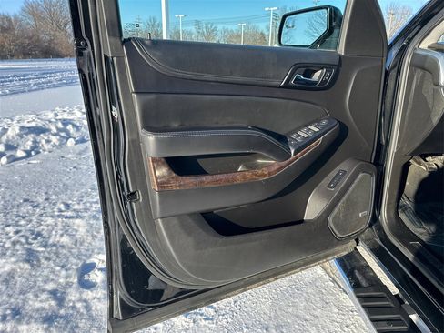 Used 2016 Chevrolet Suburban LT image 19