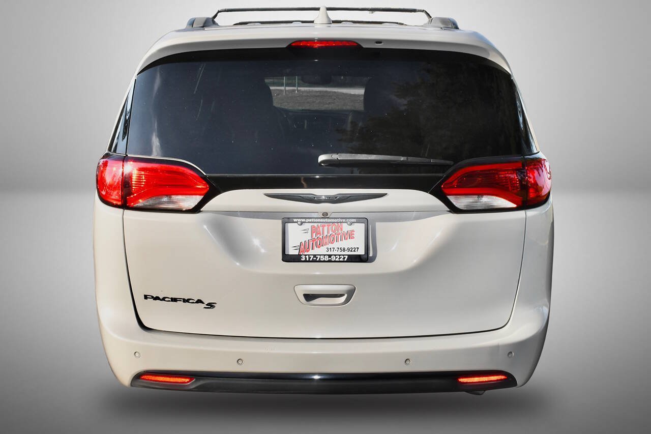 Used 2020 Chrysler Pacifica Touring-L w/ S Appearance Package FWD image 6