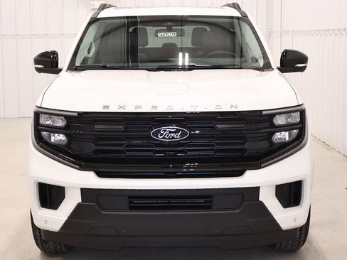 New 2026 Ford Expedition Active image 4