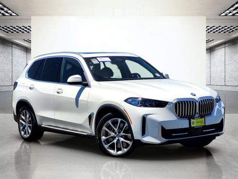 Used 2025 BMW X5 xDrive50e AWD/4WD image 2