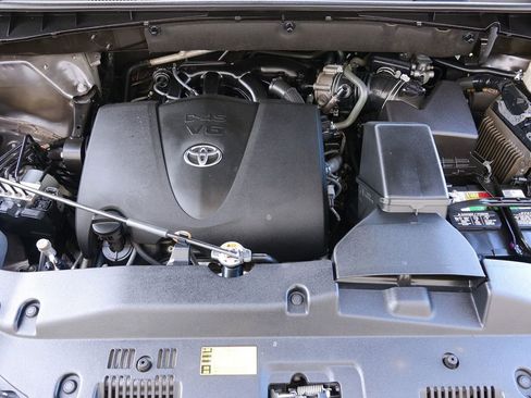 Used 2018 Toyota Highlander XLE image 36