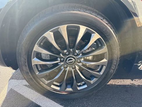 Used 2024 Nissan Armada Platinum w/ Captain's Chairs Package image 9