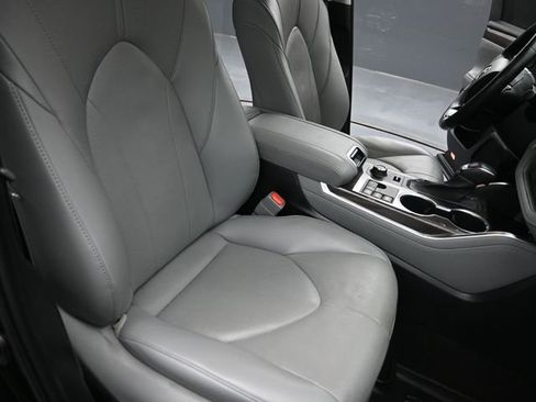 Used 2023 Toyota Highlander Limited image 20