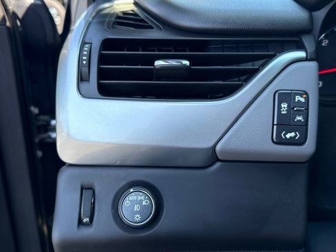 Used 2020 Chevrolet Suburban LT RWD image 26