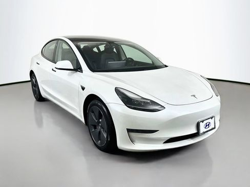 Used 2021 Tesla Model 3 Standard Range Plus RWD image 3