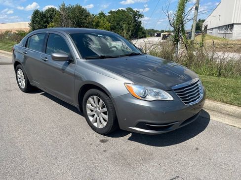 Used 2013 Chrysler 200 Touring FWD image 2