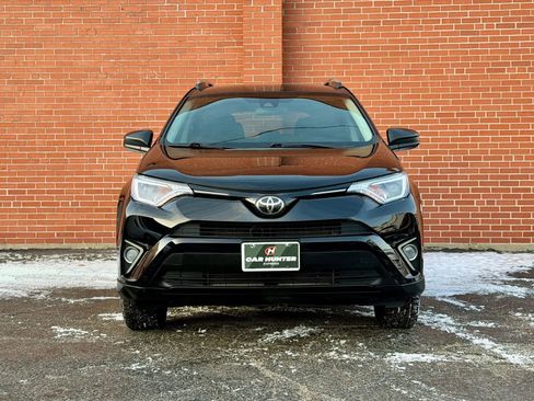 Used 2018 Toyota RAV4 LE image 2