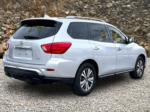 Used 2019 Nissan Pathfinder S image 2