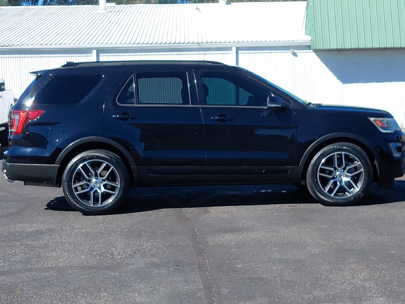 Used 2016 Ford Explorer Sport w/ Equipment Group 401A AWD/4WD image 2