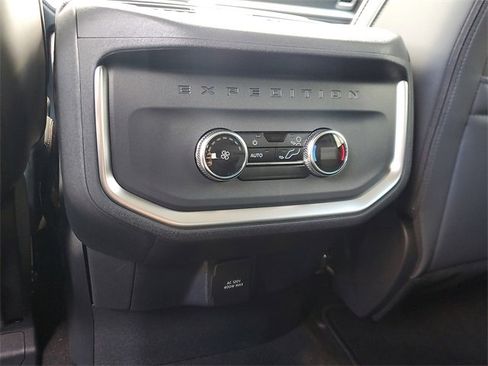 New 2025 Ford Expedition Active image 15