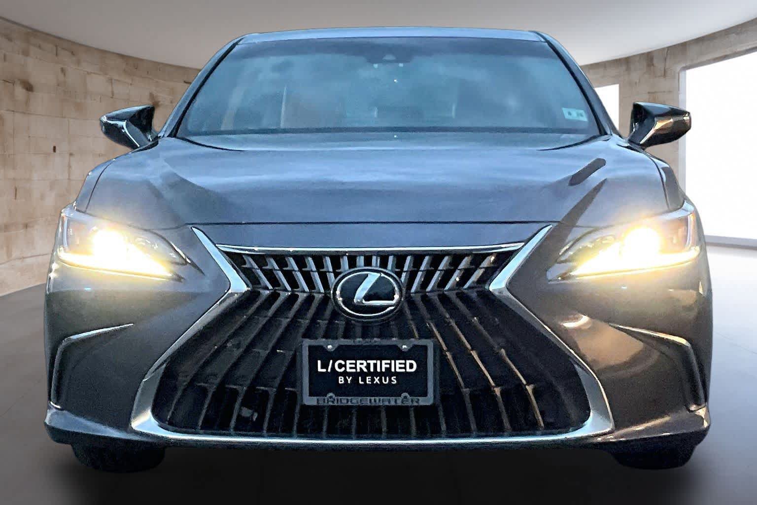 Used 2024 Lexus ES 350 w/ Premium Package FWD image 2