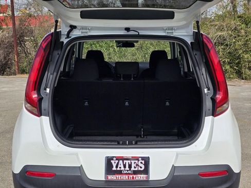 Used 2022 Kia Soul LX image 8