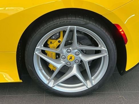 Used 2022 Ferrari F8 Tributo RWD image 5