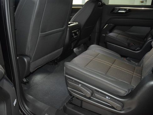 New 2026 Chevrolet Suburban High Country image 42