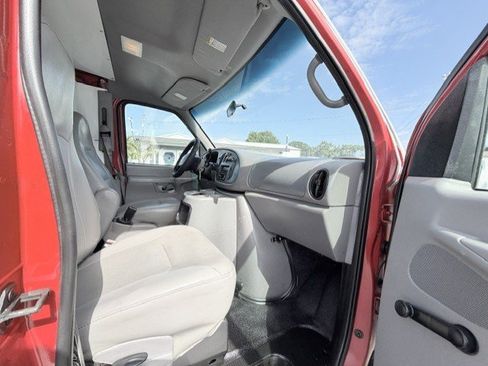 Used 2002 Ford E-350 and Econoline 350 Super Duty RWD image 17