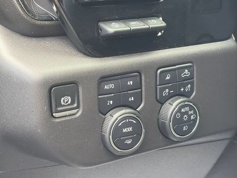 Used 2024 Chevrolet Silverado 1500 ZR2 w/ Technology Package AWD/4WD image 20