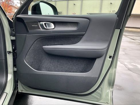 Used 2023 Volvo XC40 Recharge Ultimate image 27