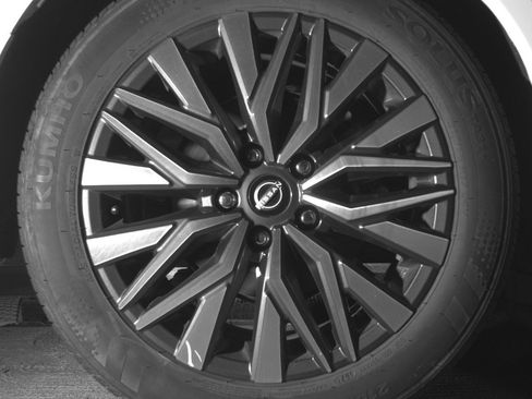 Used 2025 Nissan Altima 2.5 SV image 15