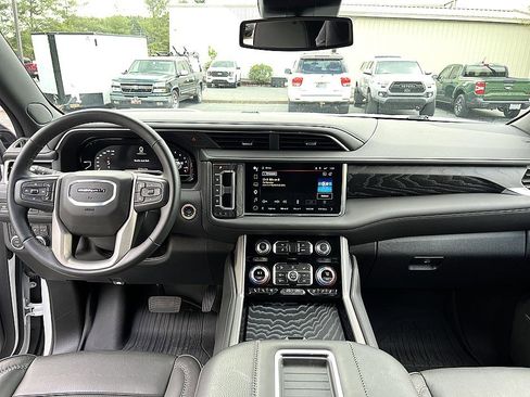 Used 2024 GMC Yukon Denali AWD/4WD image 13