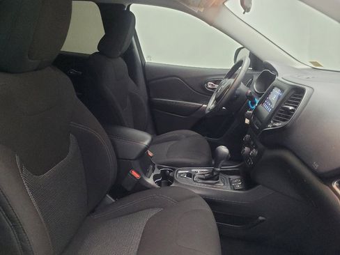 Used 2019 Jeep Cherokee Latitude w/ Popular Appearance Group image 21