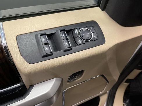 Used 2018 Ford F150 Lariat image 29