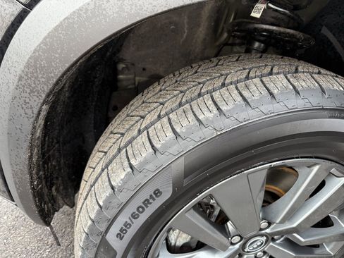 Used 2024 Nissan Pathfinder SV w/ SV Premium Package image 10