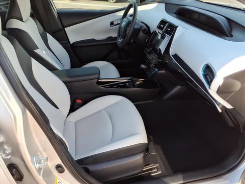 Used 2019 Toyota Prius L Eco image 18