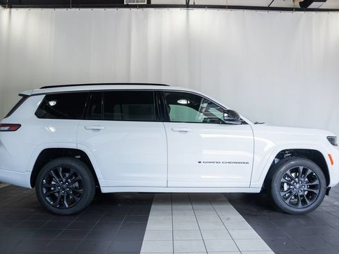 New 2026 Jeep Grand Cherokee L Limited AWD/4WD image 3