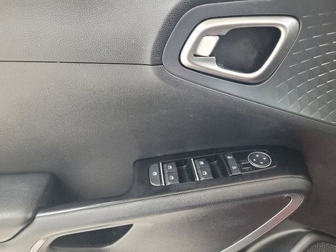 Used 2020 Kia Soul S FWD image 27