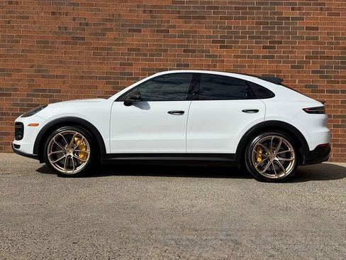 Certified 2022 Porsche Cayenne Turbo GT AWD/4WD image 2