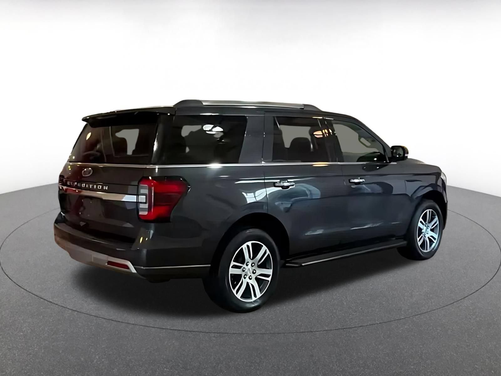 Used 2024 Ford Expedition Limited AWD/4WD image 10