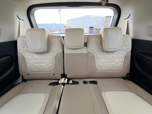 New 2025 Nissan Armada Platinum image 22