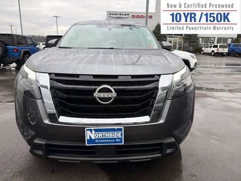 Used 2025 Nissan Pathfinder SV image 2