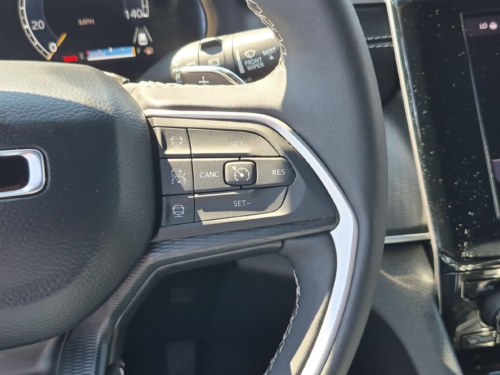 Used 2025 Jeep Grand Cherokee Altitude AWD/4WD image 22