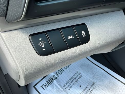 Used 2020 Hyundai Elantra SE image 25