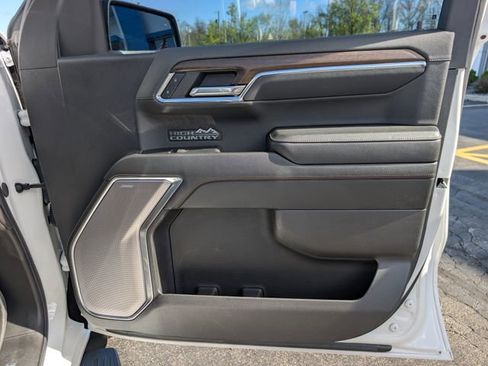 Used 2024 Chevrolet Silverado 1500 High Country w/ High Country Premium Package AWD/4WD image 13