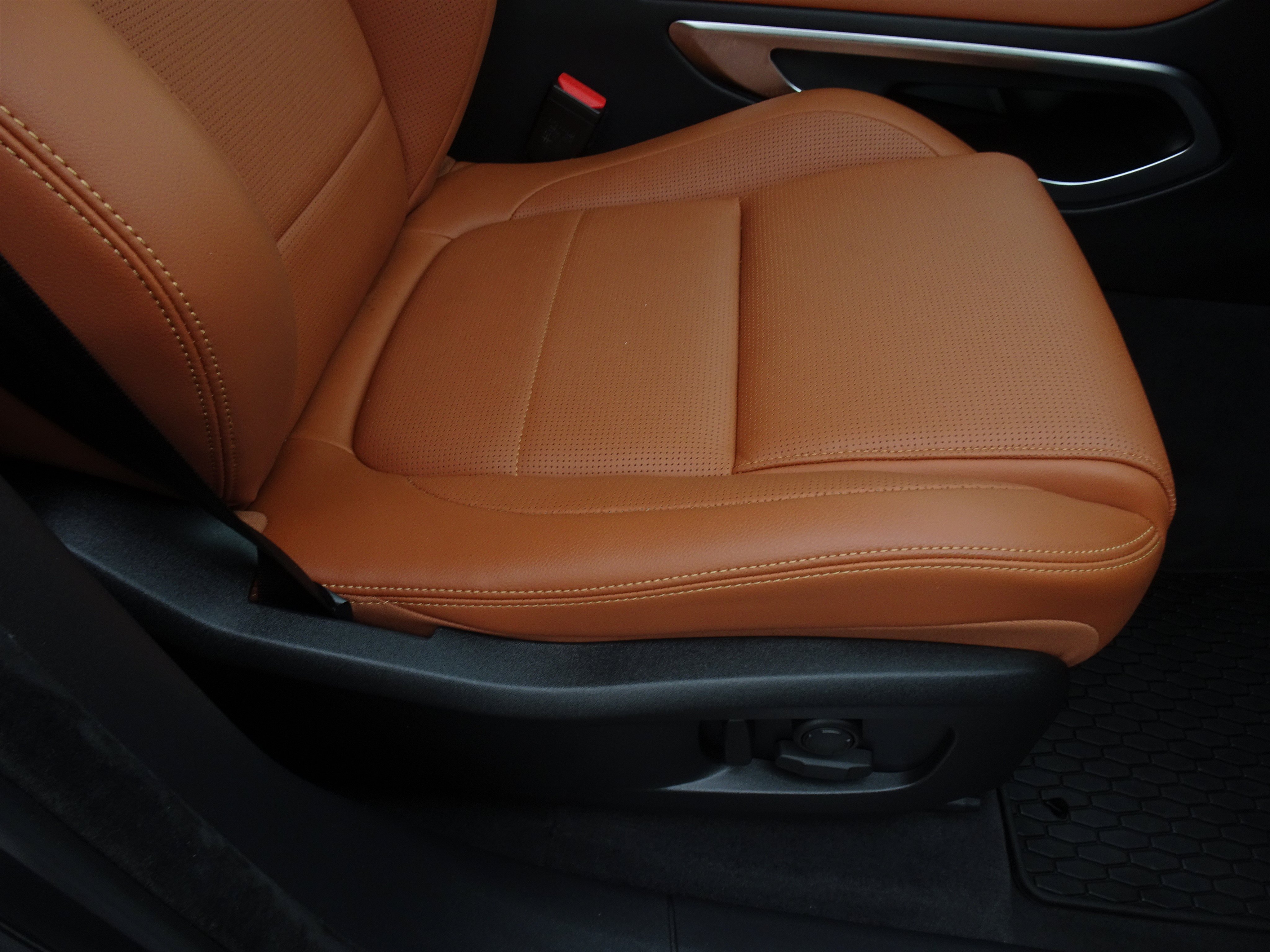 Certified 2023 Jaguar F-PACE R-Dynamic S AWD/4WD image 24