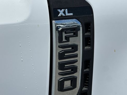 New 2026 Ford F250 XL w/ XL Chrome Package RWD image 23