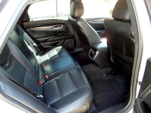 Used 2019 Cadillac XTS Luxury image 9