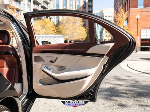 Used 2018 Mercedes-Benz S 560 4MATIC Sedan w/ Premium Package image 48