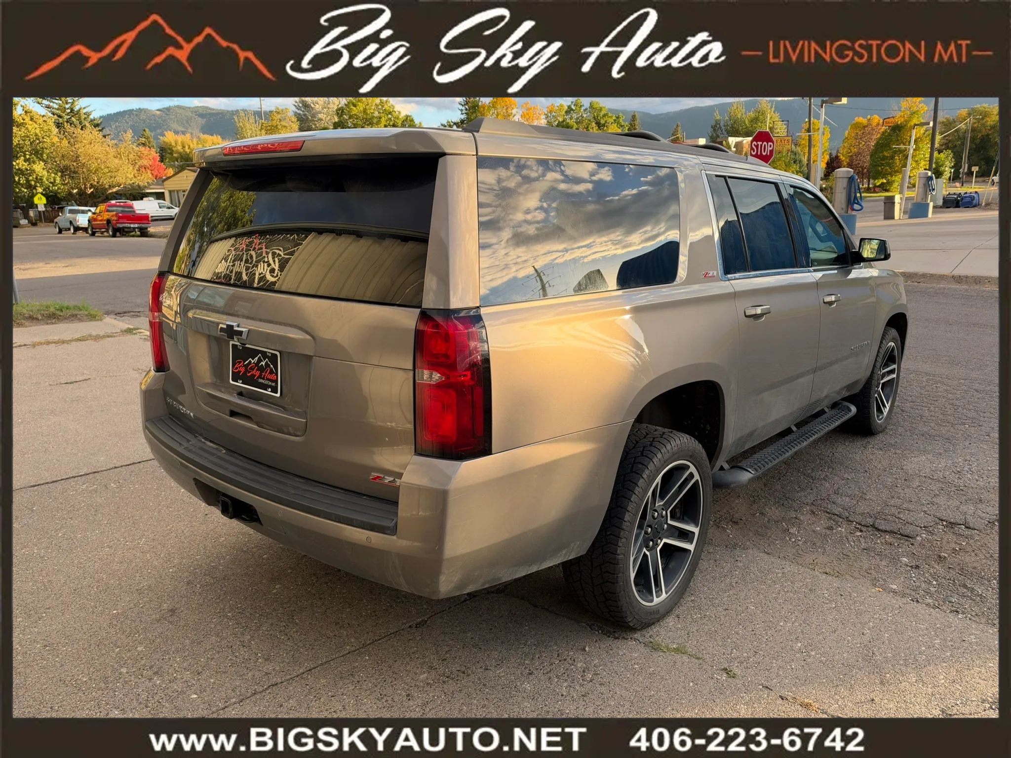 Used 2018 Chevrolet Suburban LT AWD/4WD image 7